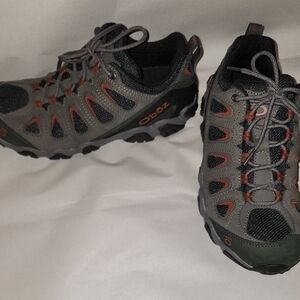 Men's Oboz Sawtooth Low Gray, Black and Red Hiking Shoe Size 10. New Without Box